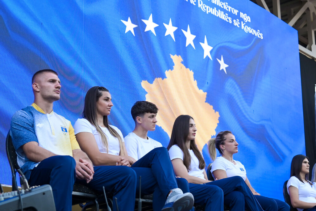 Ekipi Olimpik i Kosovës pranoi flamurin shtetëror përpara nisjes drejt Parisit