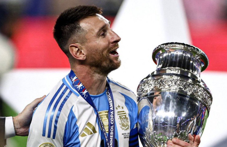 Messi u bë lojtari më i trofeshëm në histori të futbollit