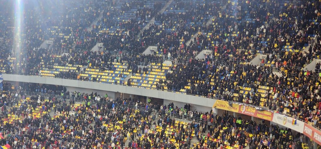 Thirrjet kundër Kosovës, tifozët rumunë po largohen nga stadiumi