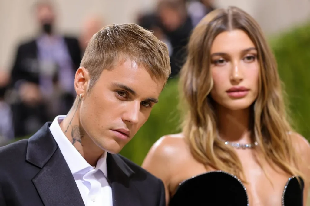 E largoi nga lista e ndjekësve, Justin Bieber del me sqarim për situatën me Hailey Bieber