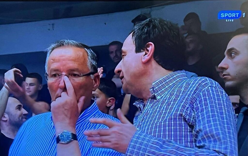 Albin Kurti dhe Bedri Hamza e shikuan bashkë finalen Trepça-Bashkimi, u panë duke biseduar Albin Kurti dhe Bedri Hamza e shikuan bashkë finalen Trepça-Bashkimi, u panë duke biseduar
