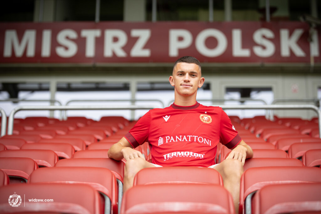 Ish-lojtari i Prishtinës, Dion Gallapeni zyrtarizohet tek klubi polak Widzew Lodz Ish-lojtari i Prishtinës, Dion Gallapeni zyrtarizohet tek klubi polak Widzew Lodz