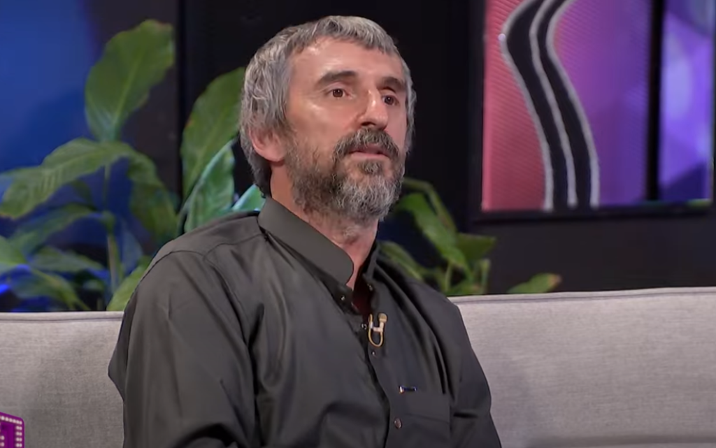 Skandalizon aktori Xhevdet Jashari: “Më mirë thuj jam serb, sesa kosovar” Skandalizon aktori Xhevdet Jashari: “Më mirë thuj jam serb, sesa kosovar”