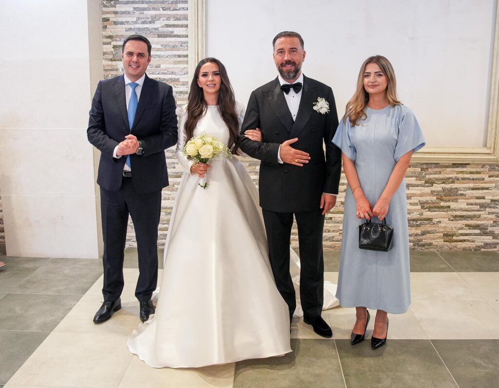 Abdixhiku publikon fotografi nga kurorëzimi i Teutës e Agronit: Ceremoni plot dritë dhe dinjitet Abdixhiku publikon fotografi nga kurorëzimi i Teutës e Agronit: Ceremoni plot dritë dhe dinjitet