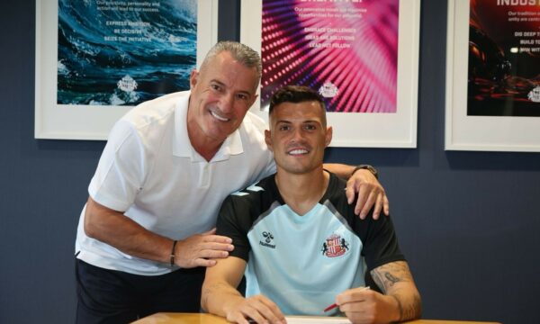 Vjen reagimi i babait të Granit Xhakës pasi futbollisti nënshkroi me Sunderlandin