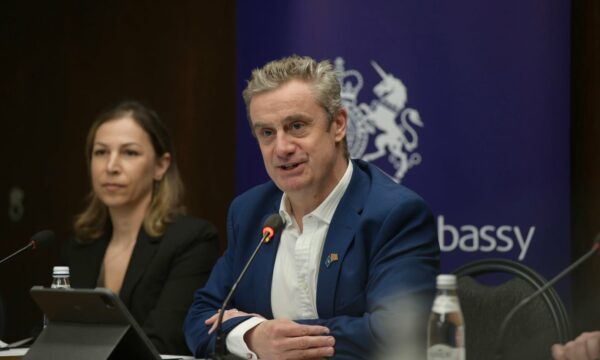Hargrevaes: Dua Lipa vajza e preferuar e Mbretërisë së Bashkuar dhe Kosovës, “Sunny Hill” kulmi i bashkëpunimit mes dy vendeve