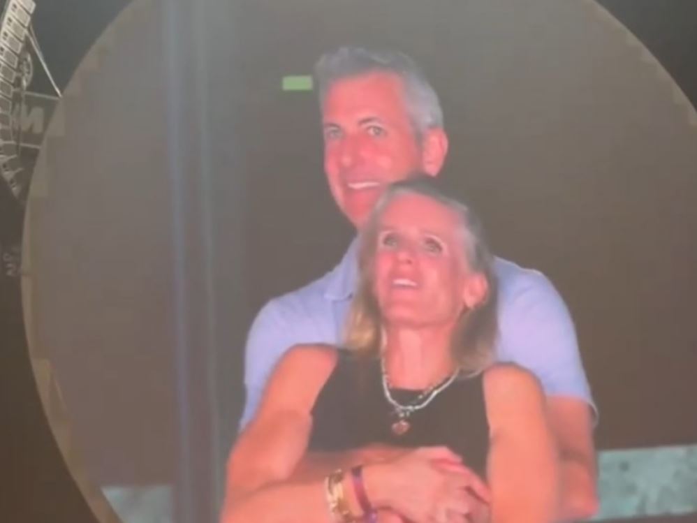 Çifti tradhtar i kapur nga kiss cam në koncertin e Coldplay bëhen rast global: Sa pak mjafton sot për të zbuluar gjithçka për dy të panjohur