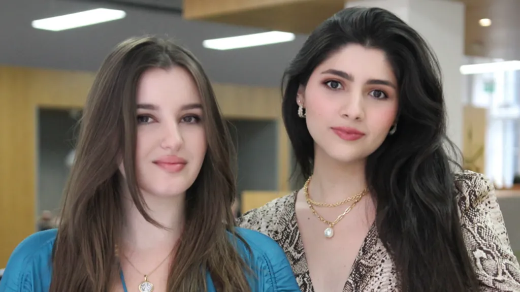E bukur dhe e pavërtetë, supermodelja me IA e Guess në kopertinën e Vogue ‘përçan’ opinionin