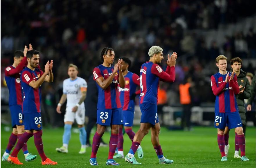 Barcelona rinovon kontratën e Kounde