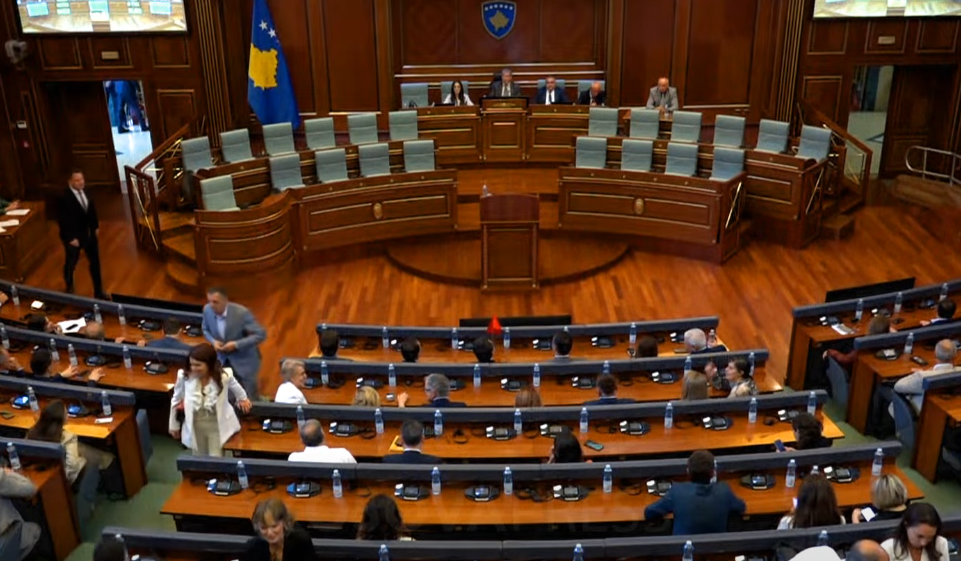 Martohet deputetja e Kuvendit të Kosovës, publikon foto me fustan të bardhë Martohet deputetja e Kuvendit të Kosovës, publikon foto me fustan të bardhë
