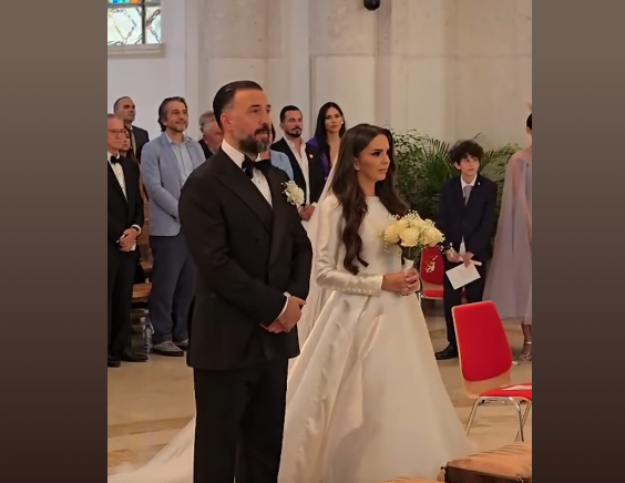 Vajza e ish-presidentit Ibrahim Rugova, Teuta martohet me Agron Gjeloshin në Katedrale Vajza e ish-presidentit Ibrahim Rugova, Teuta martohet me Agron Gjeloshin në Katedrale