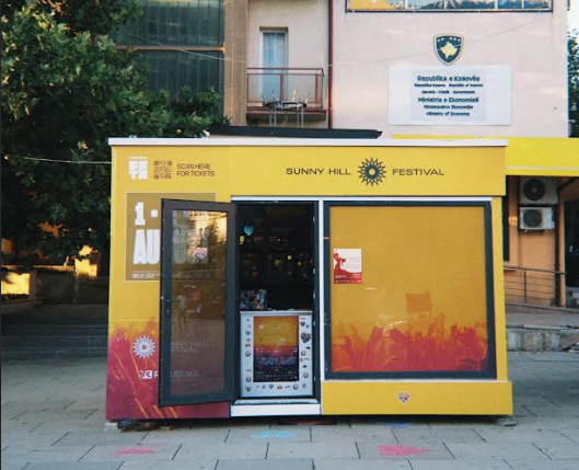 Sunny Hill Festival me pikë të shitjes së biletave në sheshin Zahiri Pajaziti