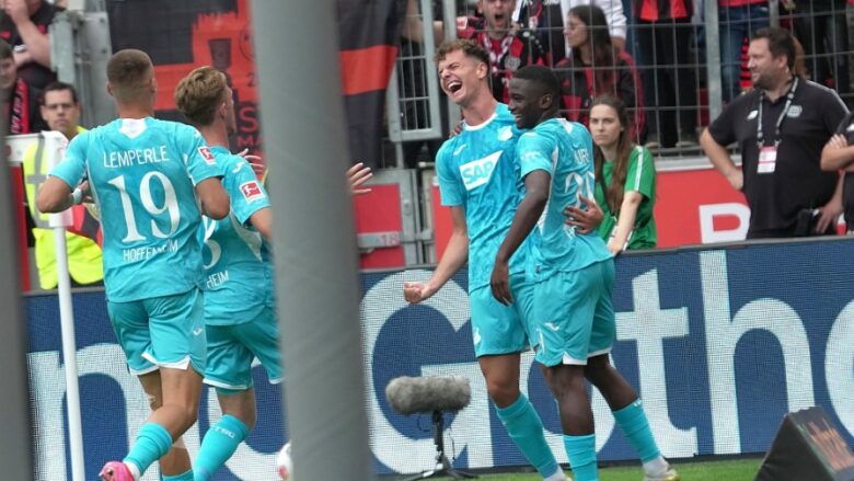 Fisnik Asllani shkëlqen në debutimin e tij në Bundesligë, shpallet lojtari më i mirë i ndeshjes Fisnik Asllani shkëlqen në debutimin e tij në Bundesligë, shpallet lojtari më i mirë i ndeshjes