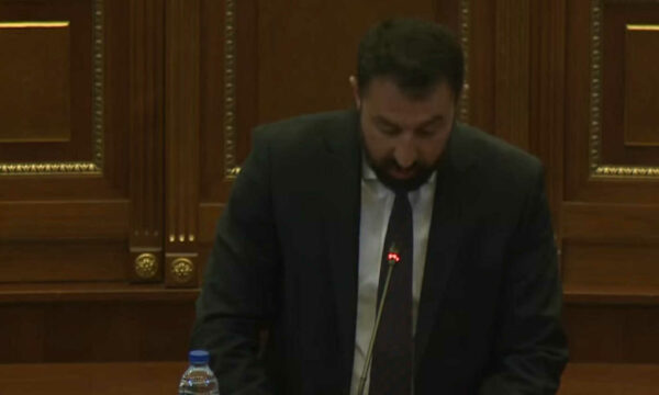 Elbert Krasniqi propozoi tre emra për nënkryetar me rotacion  kërkoi votim të ndarë nga komuniteti serb