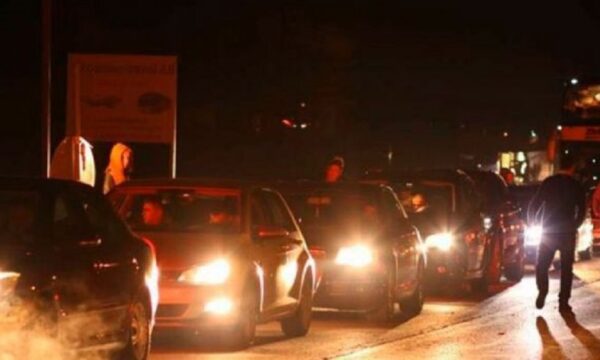 Pritje deri në 2 orë e kolonë 700 metra  gjendja aktuale nëpër pikëkalimet kufitare