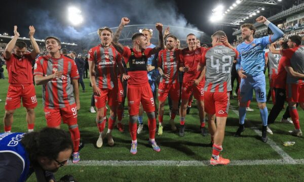 Lojtarët e Serie A pajtohen që të ulin pagat për 25% nëse bien nga liga Lojtarët e Serie A pajtohen që të ulin pagat për 25% nëse bien nga liga