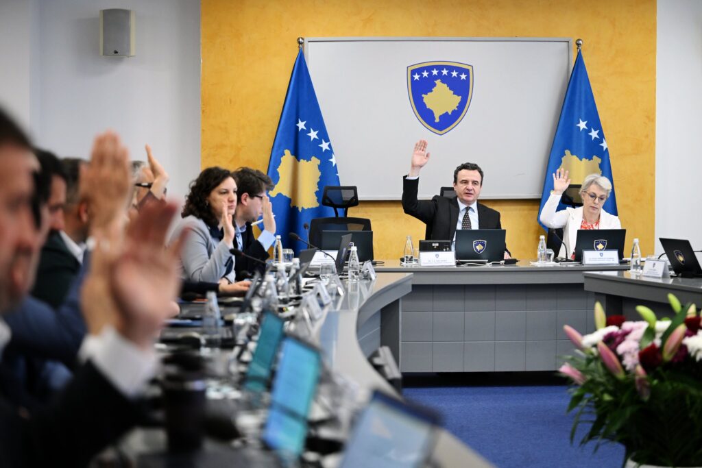 qeveria-ne-detyre-ndan-mjete-per-pakon-e-ringjalljes-ekonomike