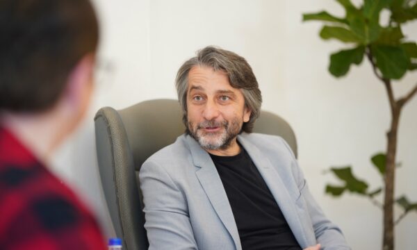 agk-ja-denon-shenjestrimin-e-mediave-nga-ana-e-kryetarit-te-prishtines-perparim-rama