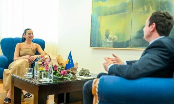Kurti  Sunny Hill i organizuar nga Dua Lipa  një nga ngjarjet kryesore kulturore në vend   urojmë të gjithë të kenë përvojë të paharrueshme