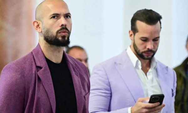 andrew-tate-dhe-vellai-i-tij-tristan-arrestohen-ne-miami-per-akuza-te-reja-per-pornografi-ekstreme-me-femije-dhe-perdhunim