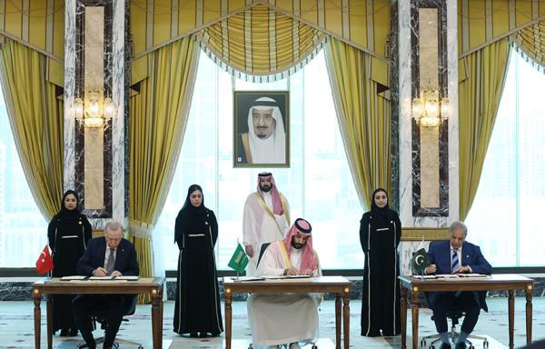 arabia-turqia-dhe-pakistani-nenshkruajne-marreveshjen-e-mbrojtjes-kush-e-sulmon-njeren-i-sulmon-te-gjitha