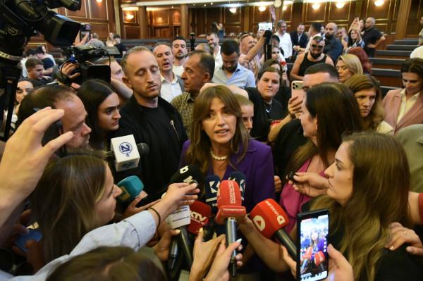 Tollovia në Kuvend  Haxhiu  Ne kemi pasur kauza  s kemi protestuar kundër mërgatës
