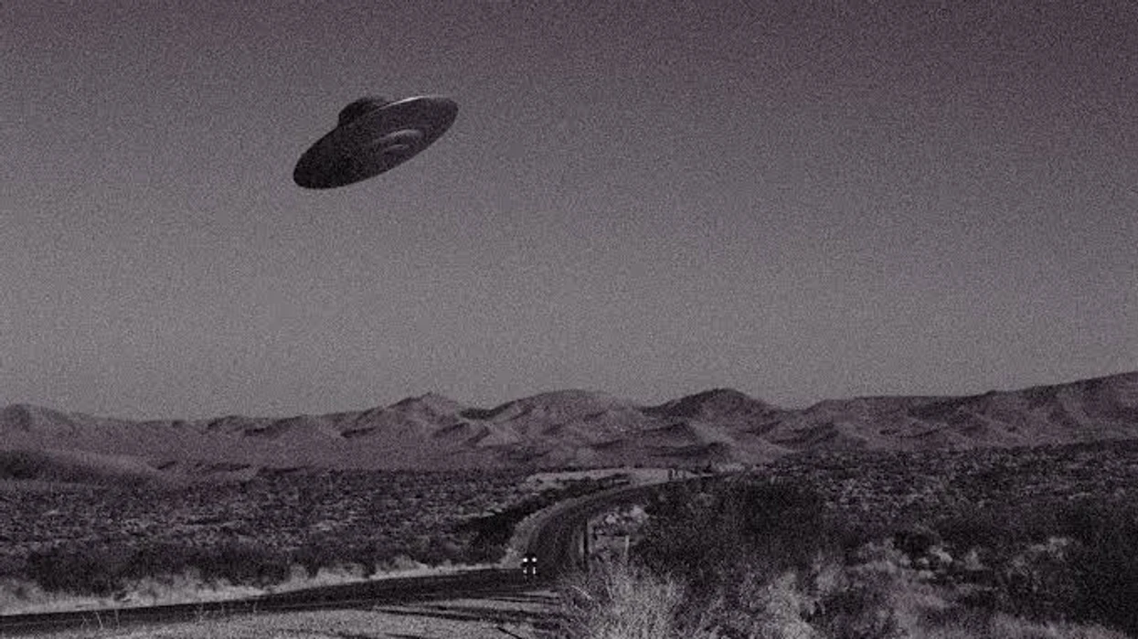 Pentagoni publikon dosje të reja për UFO t  pamjet tregojnë objekte misterioze