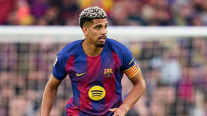 barcelona-huazon-kapitenin-araujo-te-liverpooli