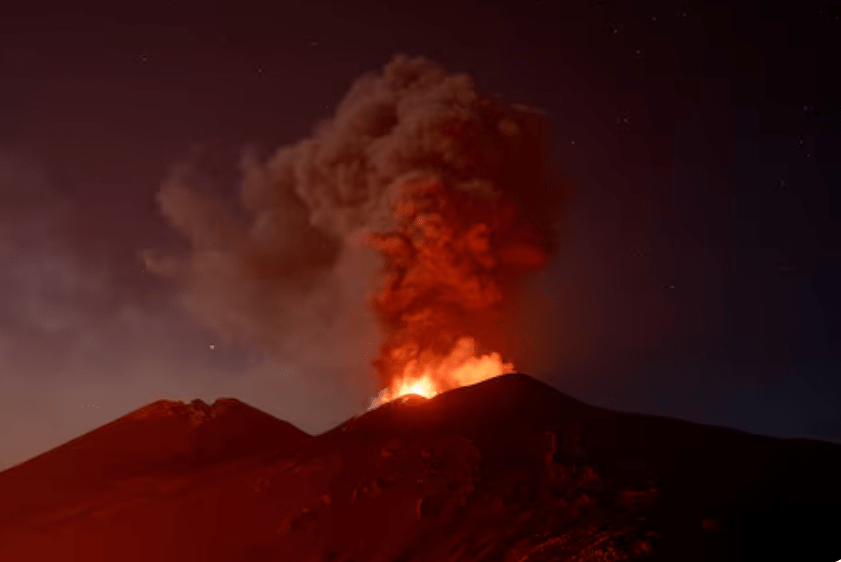 etna-shperthen-dhe-paralizon-fluturimet-ne-sicili-reja-e-hirit-kalon-mesdheun-deri-ne-libi