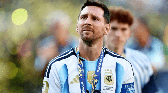 lionel-messi-terhiqet-perkohesisht-nga-futbolli-pas-vdekjes-se-babait-te-tij