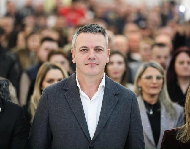 Gashi  Pushteti nuk ndahet me matematikë karrigesh  po me besim
