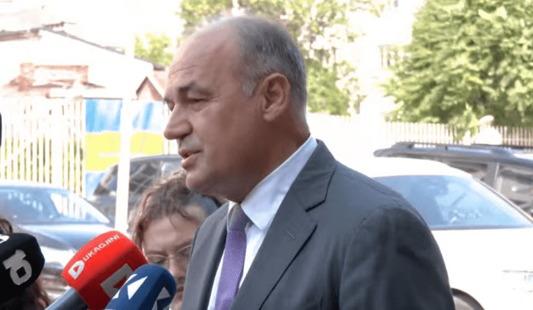 Enver Hoxhaj  Kurti po përpiqet ta nënshtrojë opozitën