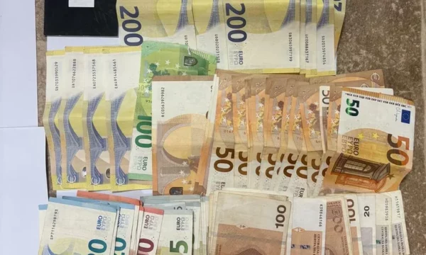 policia-ne-ulqin-arreston-tre-shtetas-te-kosoves-dyshohen-per-disa-vjedhje-ne-plazhe
