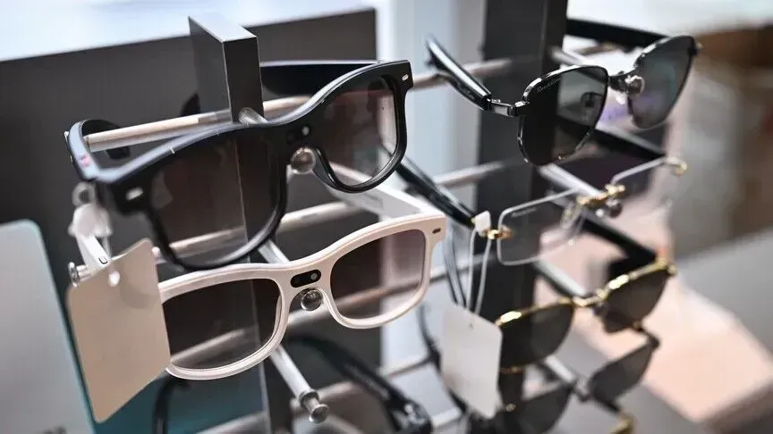 angli-ndalohen-syzet-inteligjente-meta-ne-gjykata